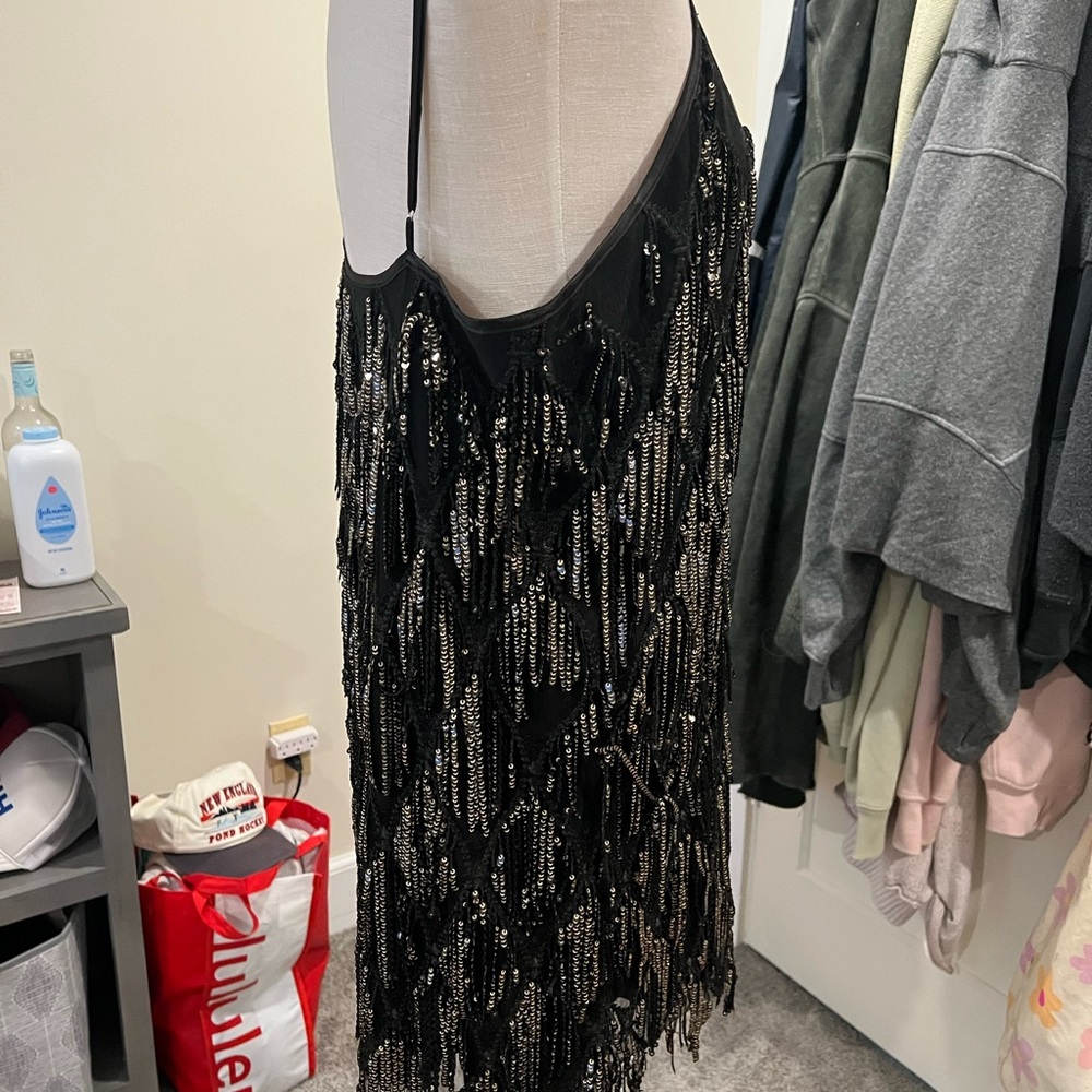 Dress - Picture 2 of 4